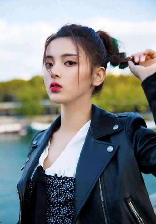 网曝吃瓜南航中学生,中学生吃瓜引发热议，真相究竟如何？