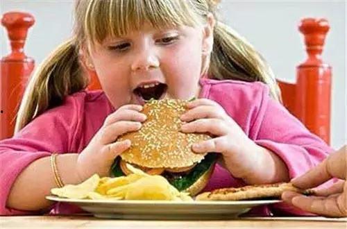 网红小朋友吃瓜图像,网红小朋友的甜蜜吃瓜时光