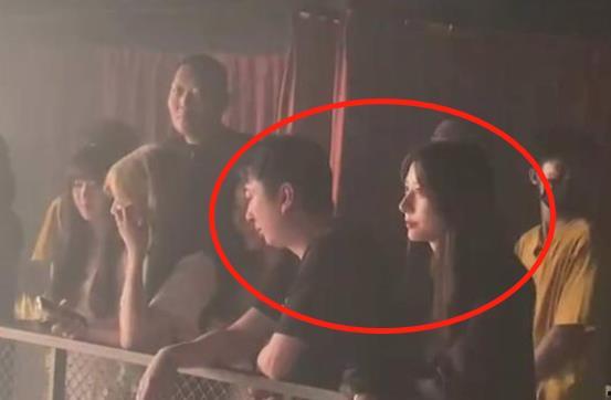 吃瓜打麻将网红叫什么名字,揭秘“吃瓜打麻将”网红的传奇人生