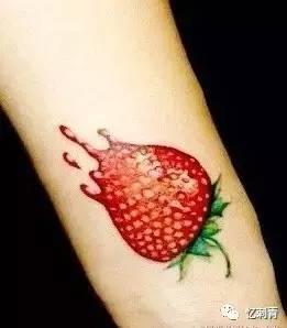 吃瓜男网红手上有纹身,揭秘吃瓜男网红的独特魅力