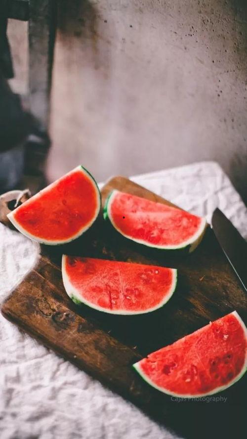 网红吃瓜勺子图片高清壁纸