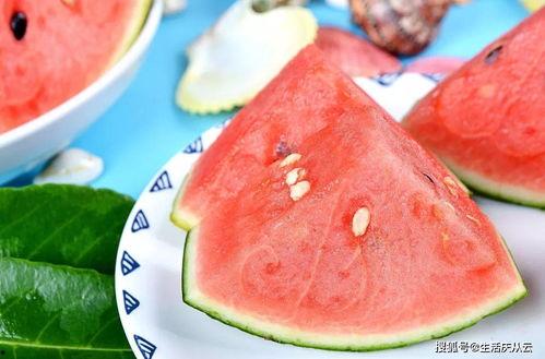 网红吃瓜勺子图片高清壁纸