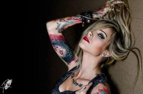 纹身网红模特吃瓜,揭秘娱乐圈背后的故事