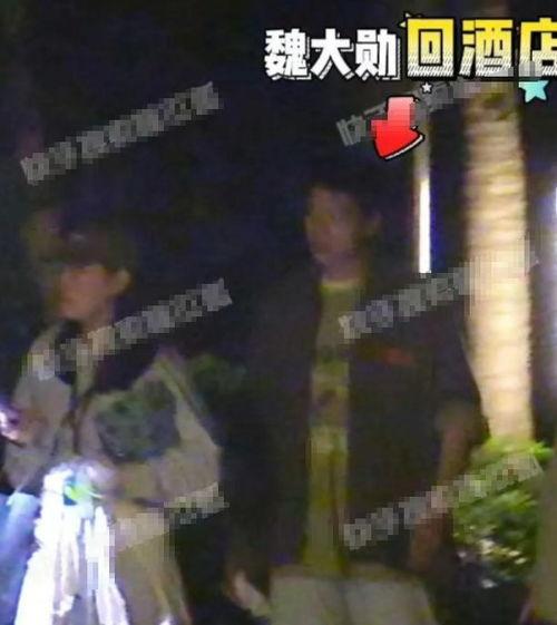 男网红厕所吃瓜